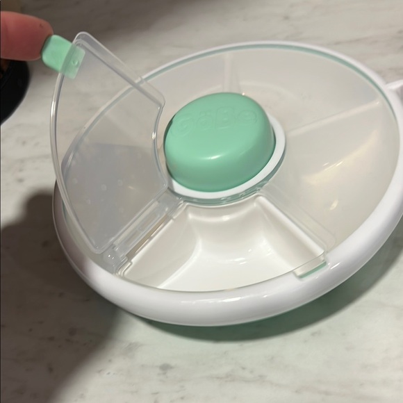 GoBe Snack Spinner in White and Mint - Picture 4 of 4